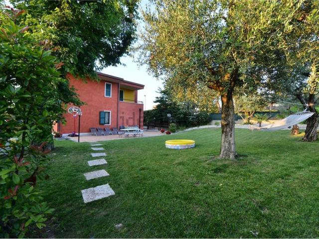 Case e ville in vendita di 430 m²
