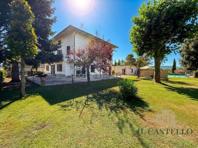 Case e ville in vendita di 430 m² in Strada Regionale 220 Pievaiola