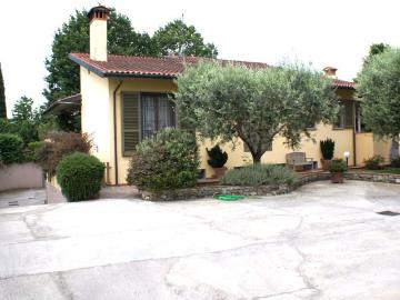 Case e ville in vendita di 430 m²