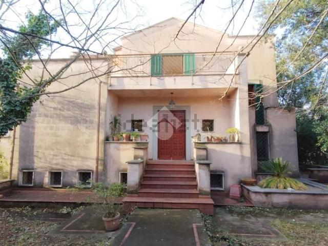 Case e ville in vendita di 430 m² in Via Colle Di Fionda, 31