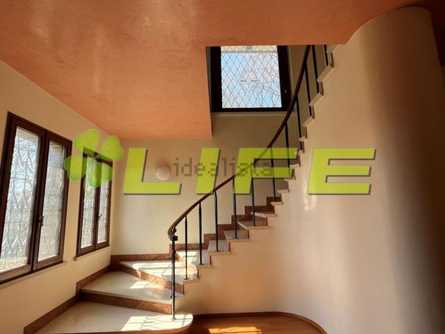 Case e ville in vendita di 430 m² in Via Conti d&apos Onigo