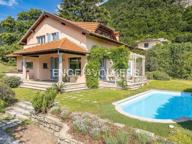 Case e ville in vendita di 430 m² in Via Capiria