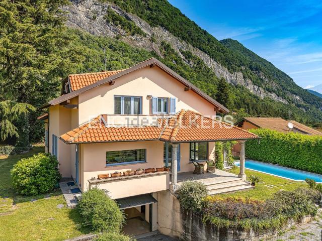 Case e ville in vendita di 430 m² in Via Capiria
