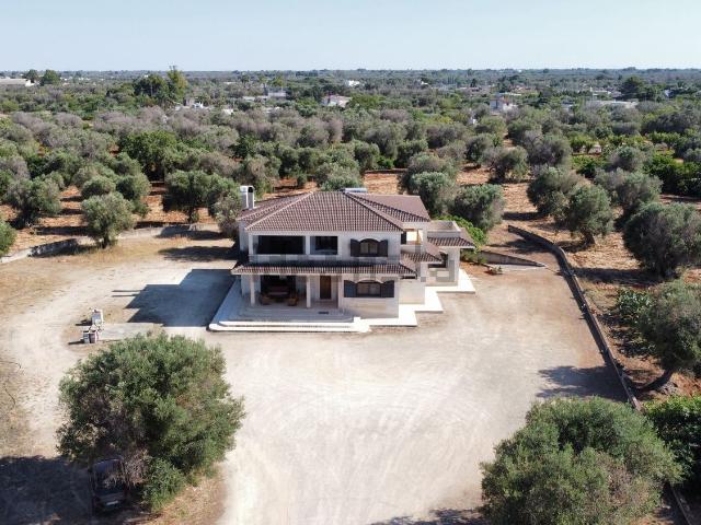 Case e ville in vendita di 430 m² in Via Caserta