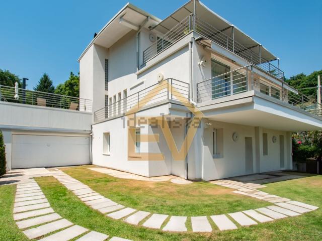 Case e ville in vendita di 430 m² in Via Bocca di Croce, 11
