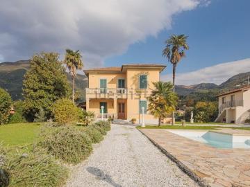 Case e ville in vendita di 430 m² in Via Badia