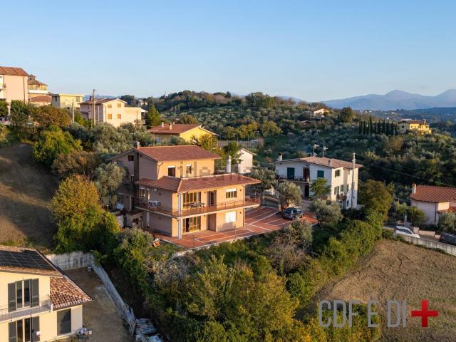 Case e ville in vendita di 430 m² in Via Belvedere