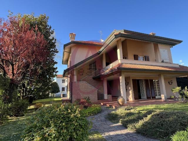 Case e ville in vendita di 430 m² in Via Birago Dalmazio, 1