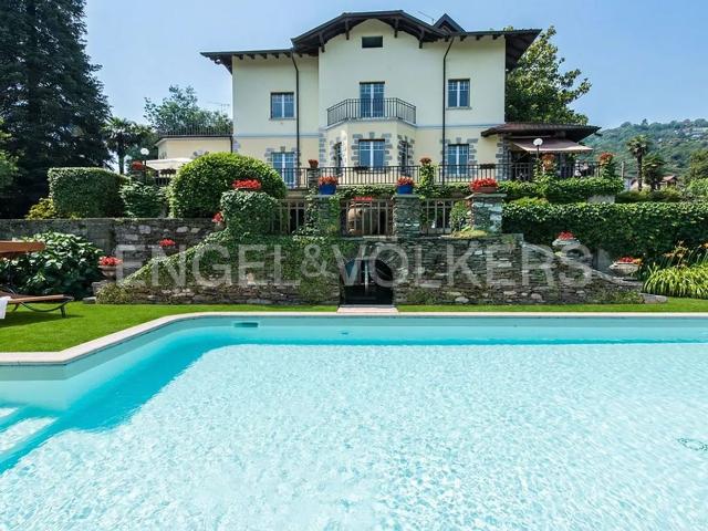Case e ville in vendita di 430 m² in Via Galvani, 8