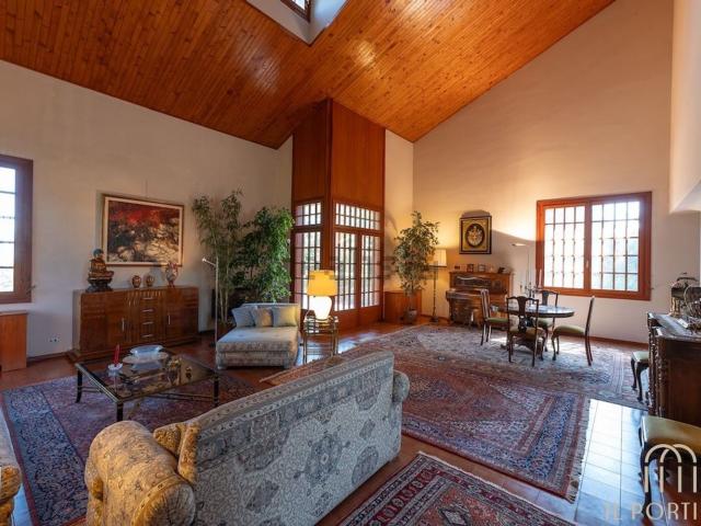 Case e ville in vendita di 430 m² in Via Delle Betulle, 5