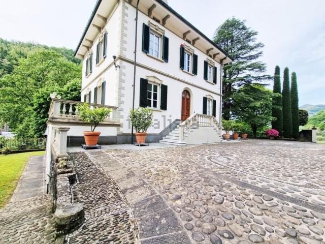Case e ville in vendita di 430 m² in Via Lima