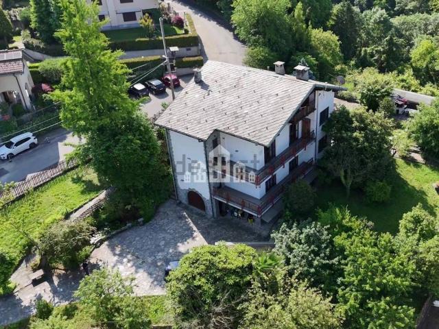 Case e ville in vendita di 430 m² in Via Moncanino, 70