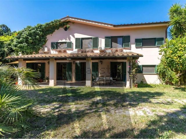 Case e ville in vendita di 430 m² in Via Monte Cappelletto, 6
