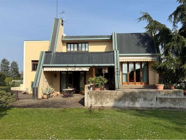 Case e ville in vendita di 430 m² in Via Madonna del Podgora