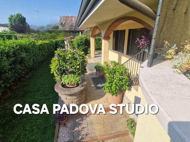 Case e ville in vendita di 430 m² in Via Noventana, 50
