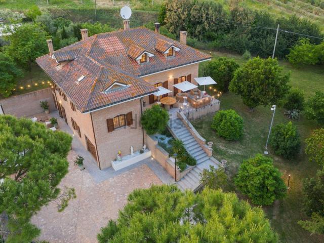 Case e ville in vendita di 430 m² in Via Nevola, 119