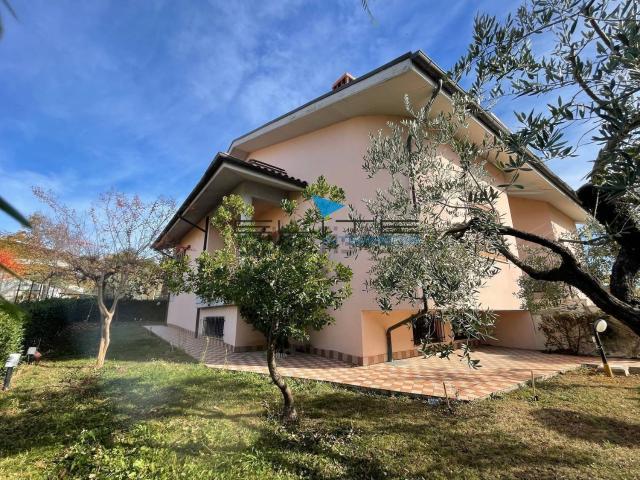 Case e ville in vendita di 430 m² in Via San Michele