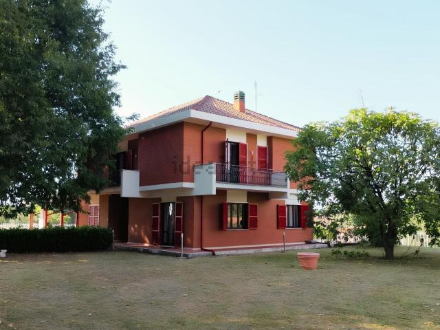 Case e ville in vendita di 430 m² in Via Pedemontana