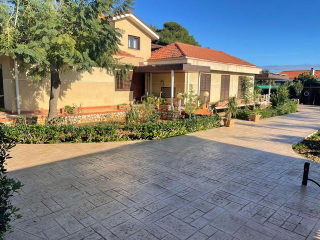Case e ville in vendita di 430 m² in Via Tommaso Natale