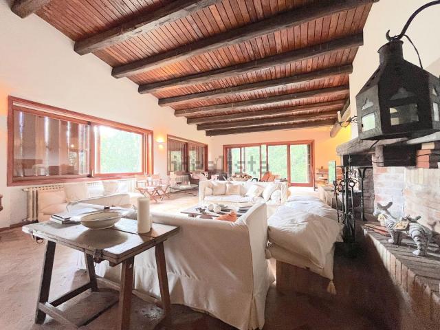Case e ville in vendita di 430 m² in Via Trento