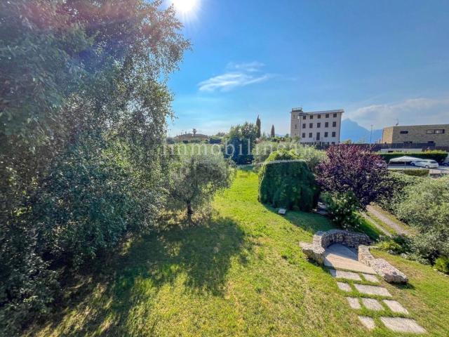 Case e ville in vendita di 430 m² in Via Volpara, 24