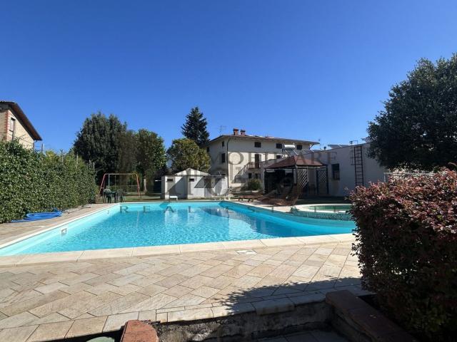 Case e ville in vendita di 430 m²