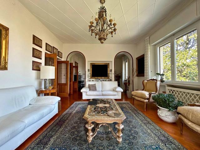 Case e ville in vendita di 431 m² in Via Giovanni Locarno, 18