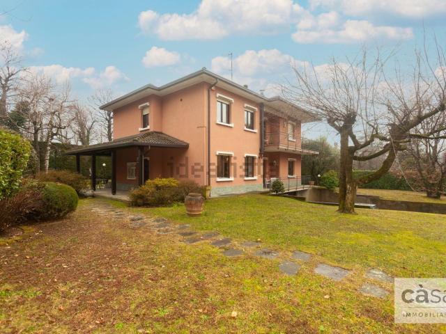 Case e ville in vendita di 431 m² in Via della Toppia, 8