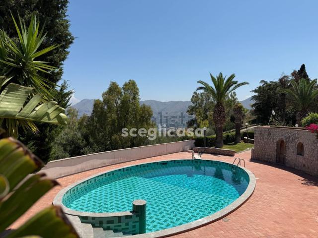 Case e ville in vendita di 432 m²