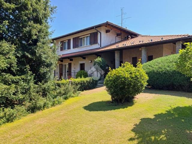 Case e ville in vendita di 432 m² in Via E. Fermi, 11