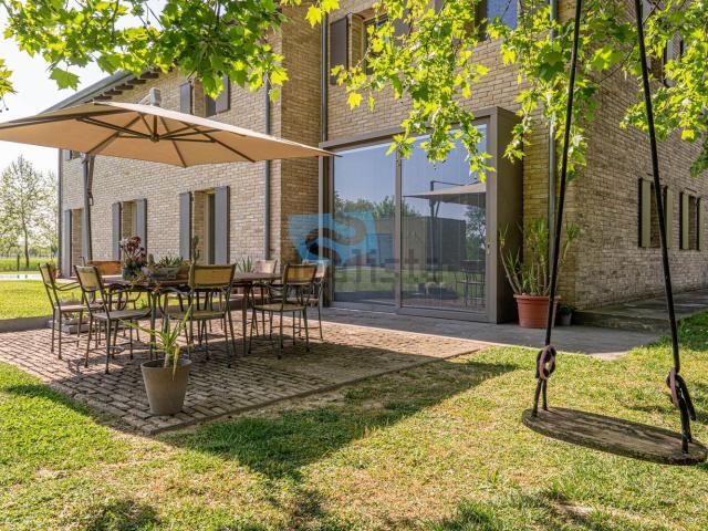 Case e ville in vendita di 432 m² in Via Parè