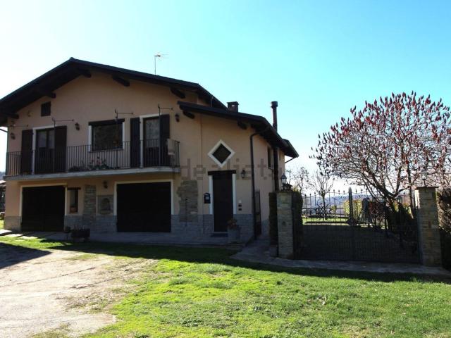 Case e ville in vendita di 432 m² in Via Pio Bocca