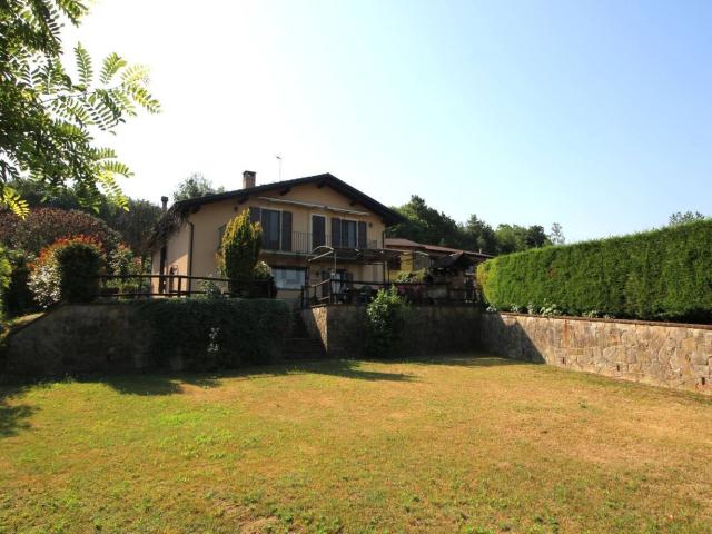 Case e ville in vendita di 432 m² in Località Valle