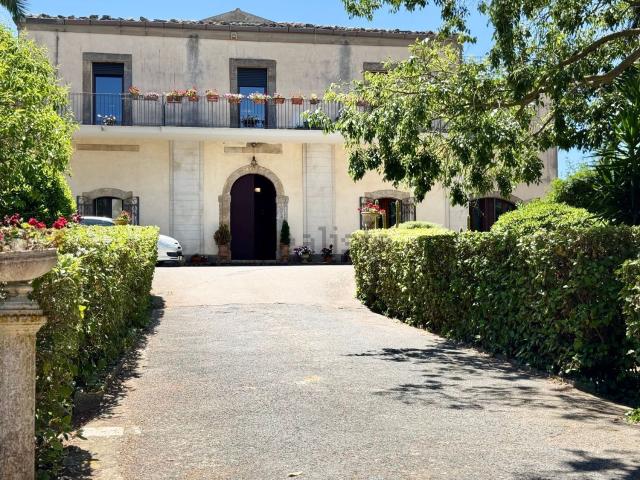 Case e ville in vendita di 433 m² in Via Luigi Pirandello