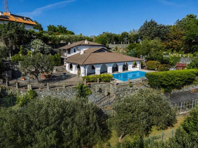 Case e ville in vendita di 435 m² in Via Gerolamo Craviotto, 9
