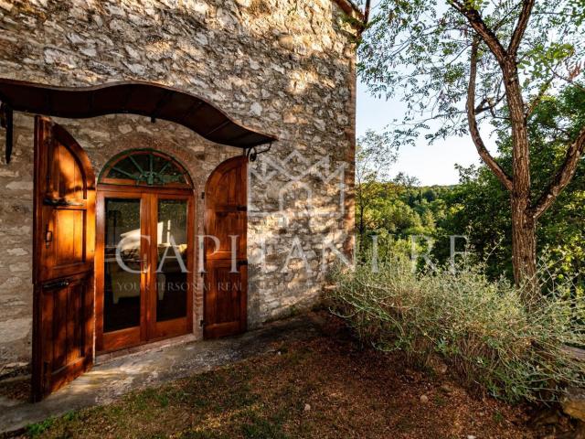 Case e ville in vendita di 435 m² in Via dei Castagni