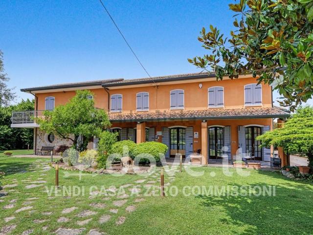 Case e ville in vendita di 435 m² in Via Savellon, 24