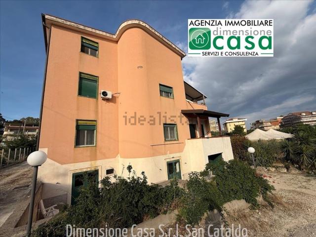 Case e ville in vendita di 435 m² in Via Serra dei Gessi, 5
