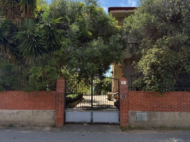 Case e ville in vendita di 435 m² in Via Provinciale, 14