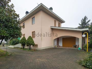 Case e ville in vendita di 436 m² in Via Cusago, 26