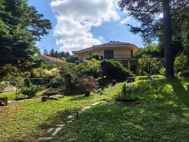Case e ville in vendita di 437 m² in Via Mater Divinae Gratiae