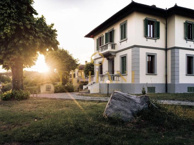 Case e ville in vendita di 437 m² in Via San Francesco, 5