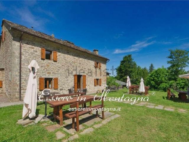 Case e ville in vendita di 437 m² in Via Versurone, 96