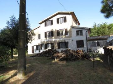 Case e ville in vendita di 438 m²