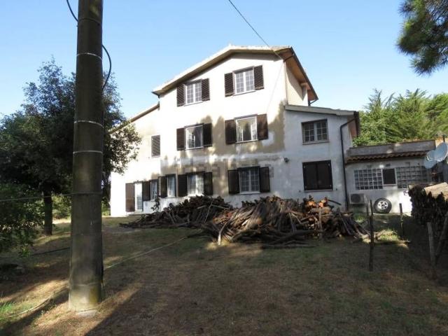 Case e ville in vendita di 438 m²