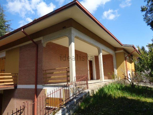 Case e ville in vendita di 438 m² in Via Montecorone