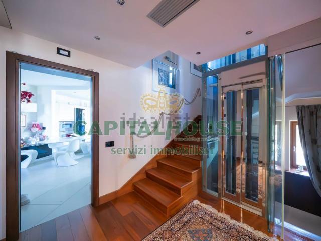 Case e ville in vendita di 438 m² in Via Michele Fiorillo