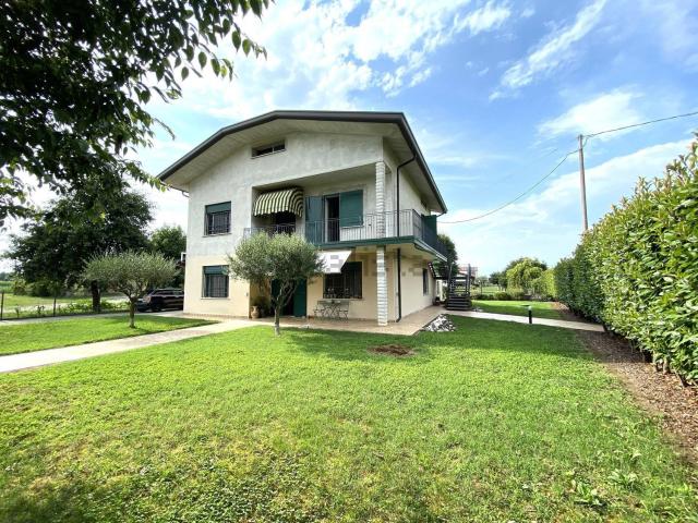 Case e ville in vendita di 439 m²
