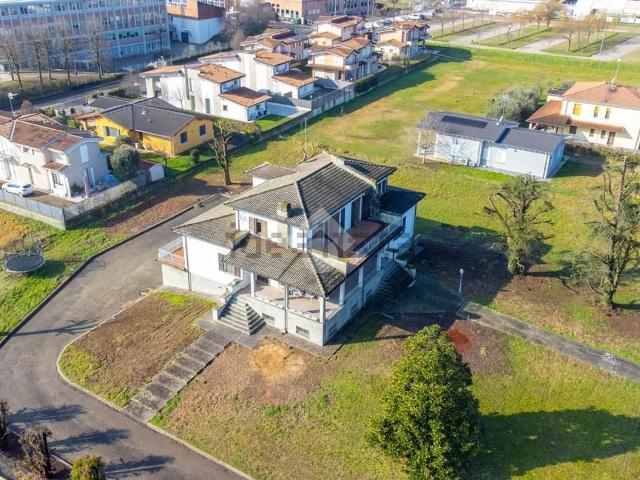 Case e ville in vendita di 439 m² in Via Aurelio Nicolodi, 8