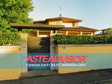 Case e ville in vendita di 439 m² in Via Pescara, 15
